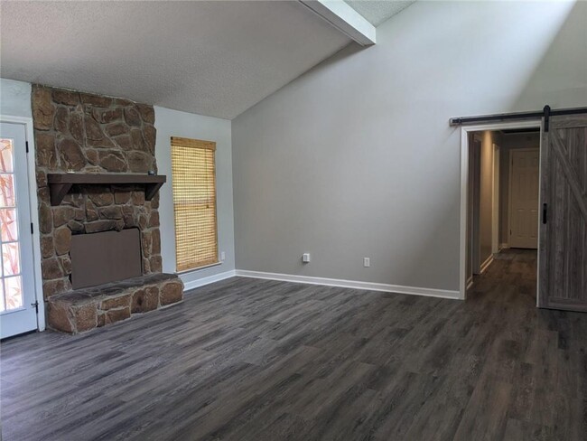 Building Photo - 5405 Greenleaf Rd