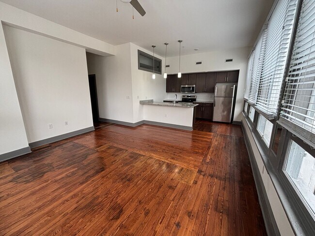 Foto del edificio - 300 E Grace St. Apt. 201