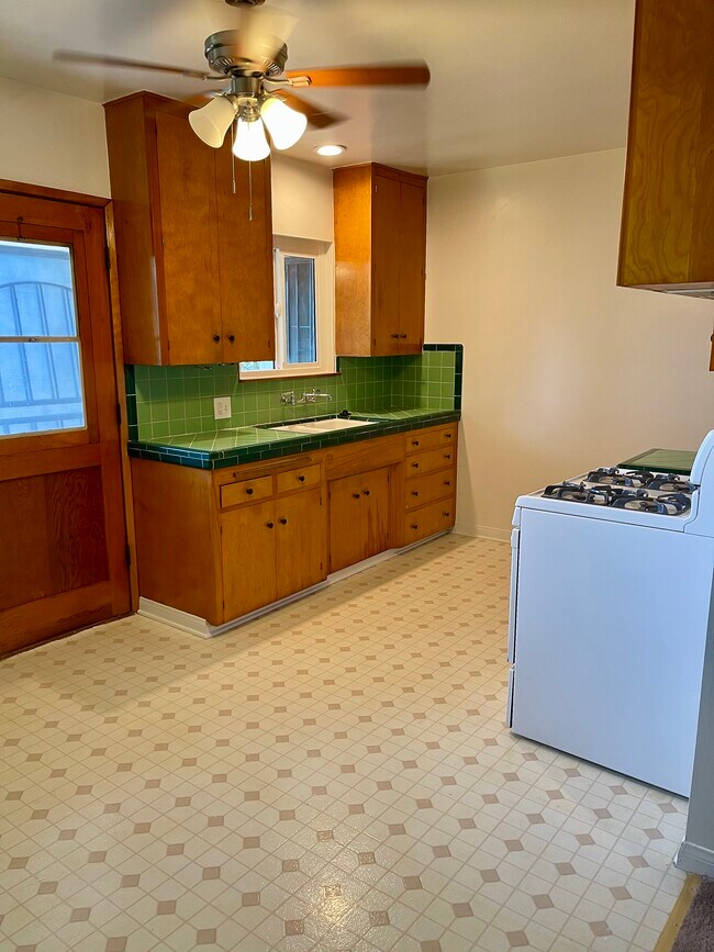 Kitchen - 1280 N Altadena Dr
