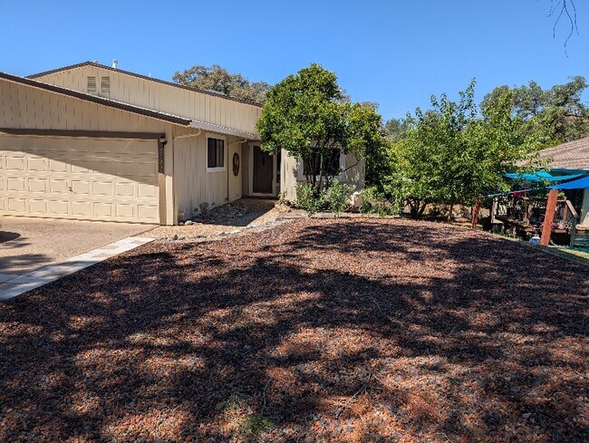 Foto del edificio - 23256 Lone Pine Dr