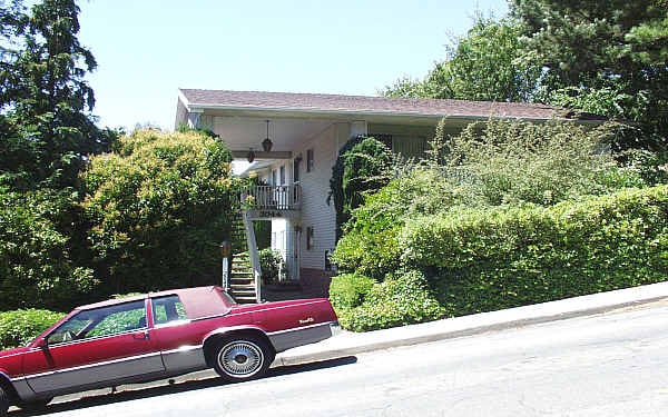 Building Photo - 2044 Ascot Dr