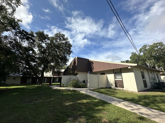 Building Photo - Paddock Apartments