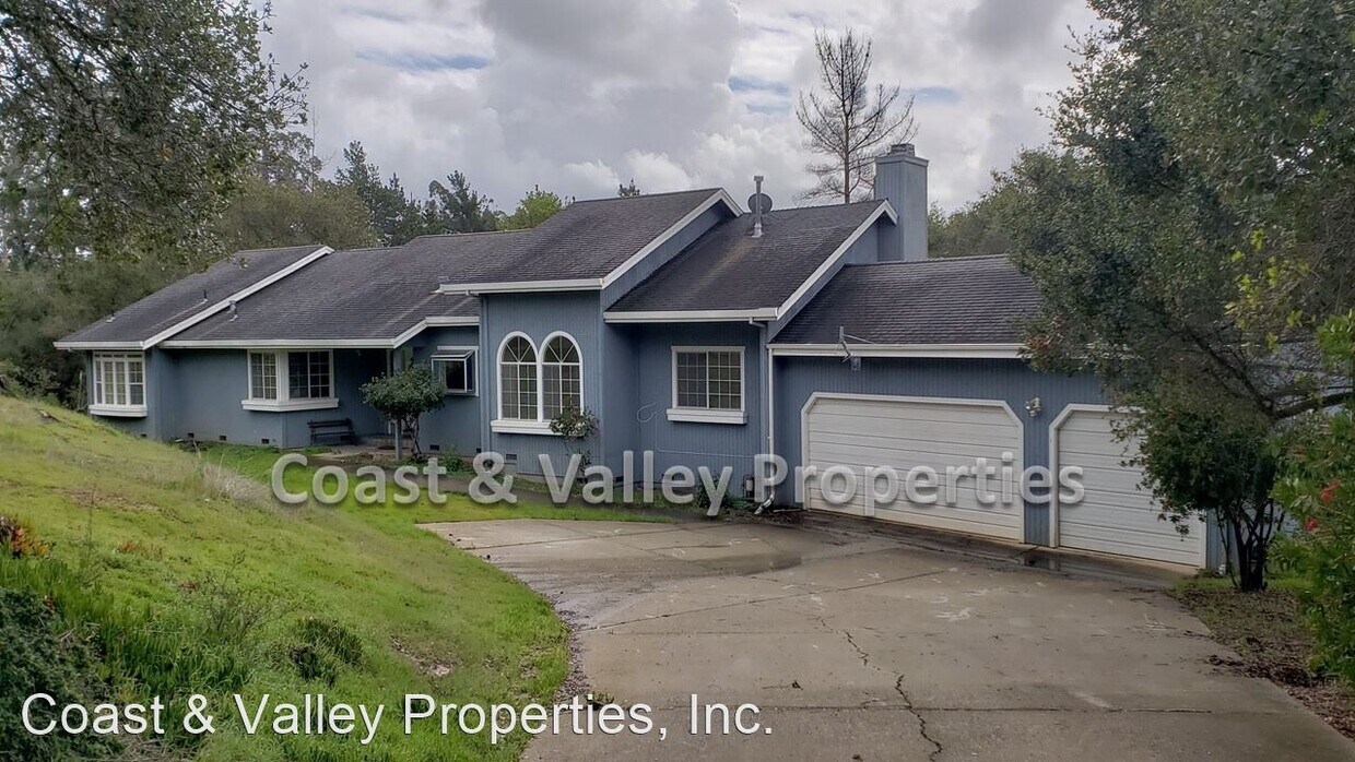 Foto principal - 3 br, 2.5 bath House - 390 Crazy Horse Can...
