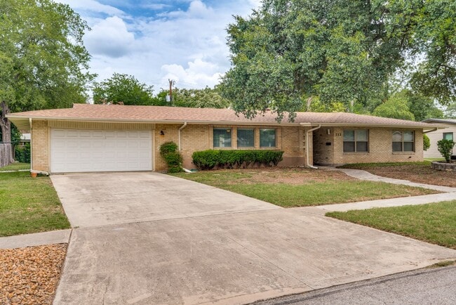 3-Bedroom in Shearer Hills - 3-Bedroom in Shearer Hills House