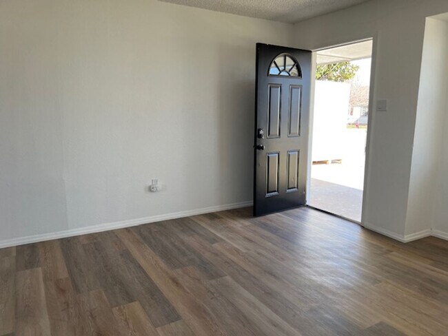 Foto del edificio - For Lease - 3707 Jackson Ave - Odessa Tx