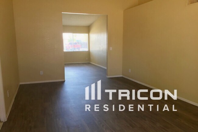 Foto del edificio - 10710 W Sells Dr