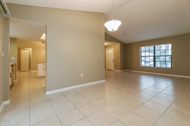 Building Photo - 1305 Jambalana Dr