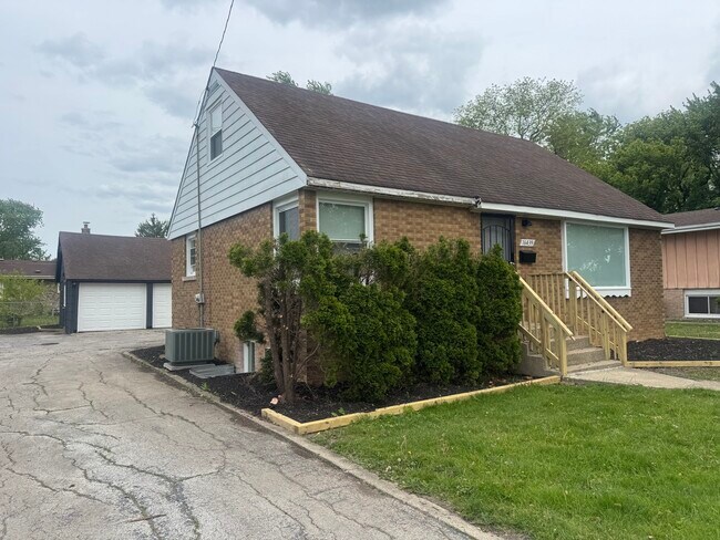 Foto del edificio - 16439 Cottage Grove Ave