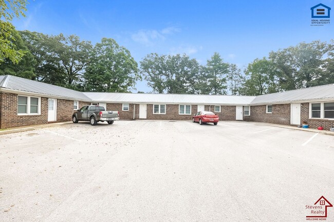 Building Photo - 702 Couch St