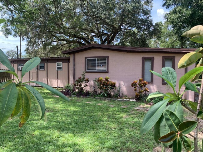 Building Photo - Tampa/Brandon Rental - Utilities Included ...