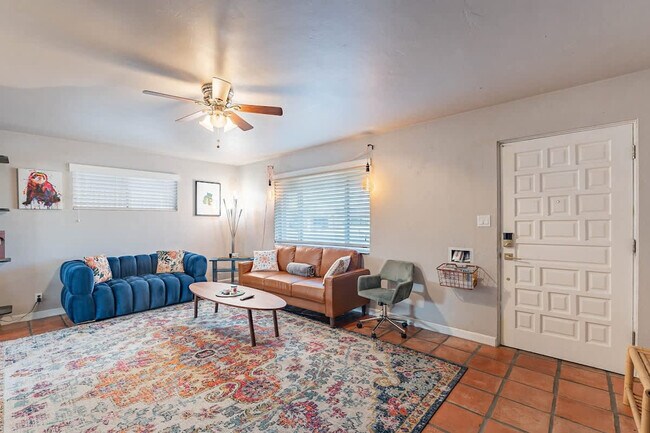 Foto del edificio - 523 W 19th St