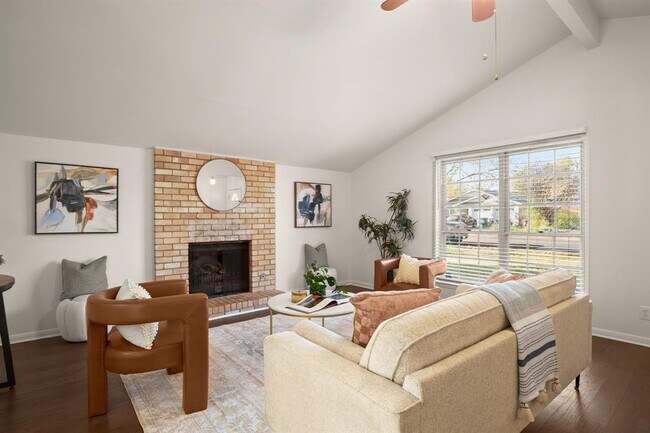 Foto del edificio - 7730 Croftwood Dr