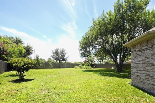 Foto del edificio - 14807 Swift River Ln