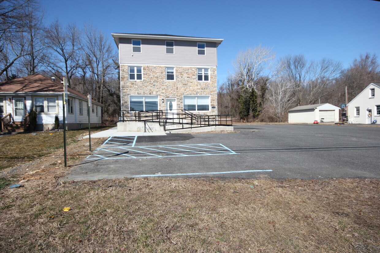 Foto principal - 312 N Philadelphia Blvd