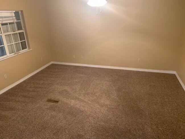 Foto del edificio - 6117 Clover St