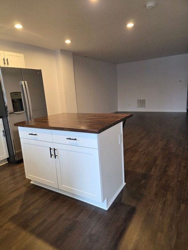 Building Photo - E. 38th Avenue Duplex's