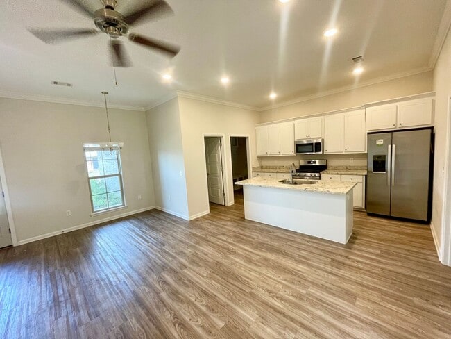 Building Photo - 4/2 for Rent in Brandon 042!!