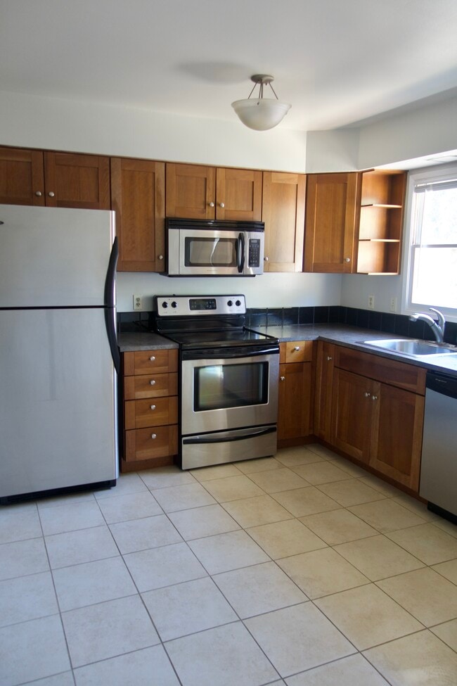 Building Photo - 1275 NW Jenne Ave