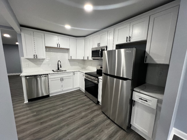 Building Photo - 220 Locust Ln