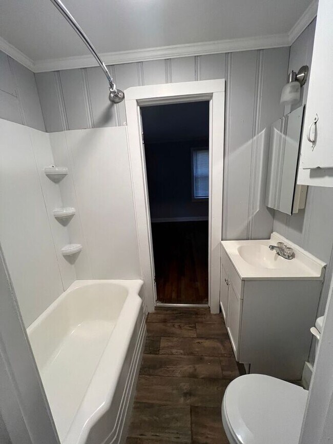 Newly Remodeled 2 Bed/ 1 Bath Duplex House Rental in Greenville, SC