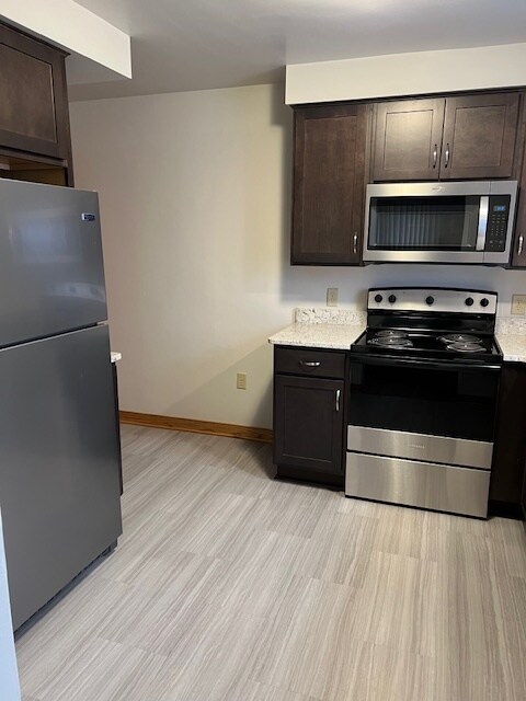 Kitchen - 2382 E Market St