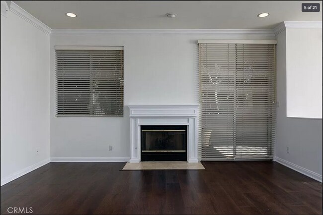 Foto del edificio - 4236 Longridge Ave