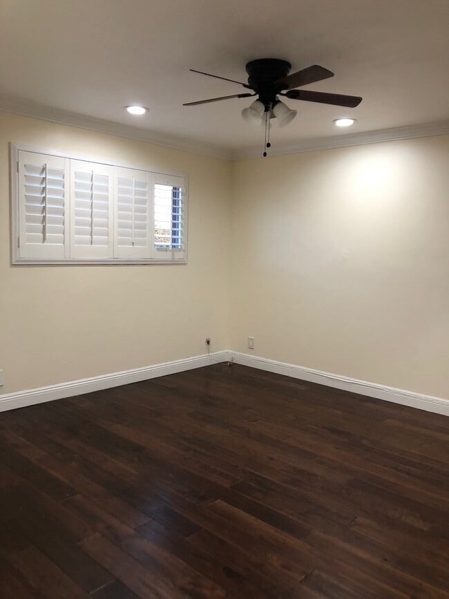 Foto del edificio - 4633 Marine Ave