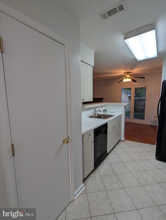 Foto del edificio - 702 Wind Ridge Dr