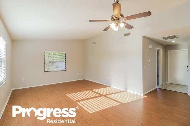 Building Photo - 9100 Lometa Ln
