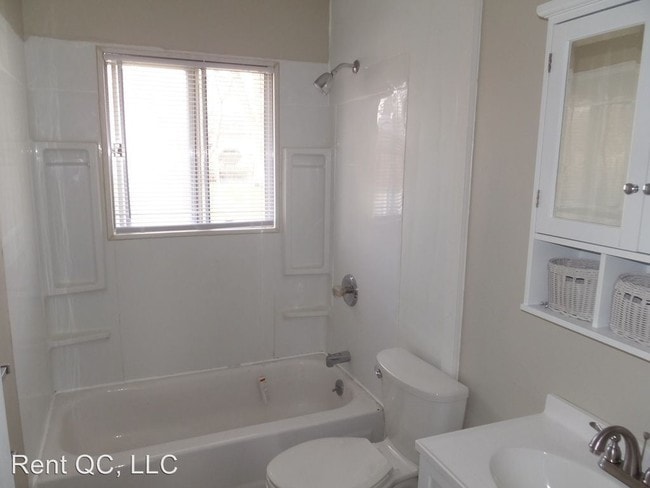 Building Photo - 316 W 61st Pl