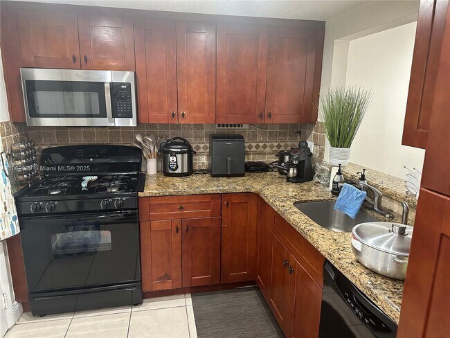Foto del edificio - 17911 NW 68th Ave