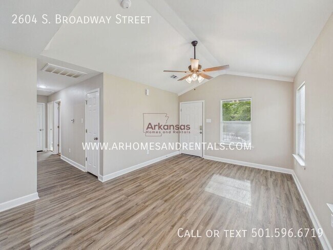 Foto del edificio - 2604 Broadway St