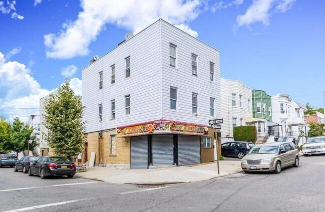 Foto del edificio - 725 Van Nest Ave