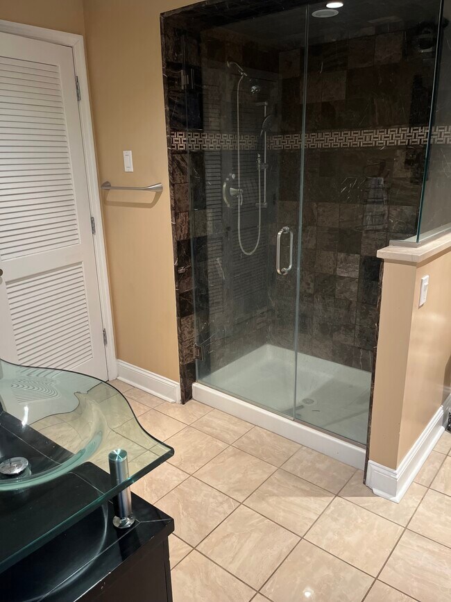 Foto del edificio - 71 Riverside Dr