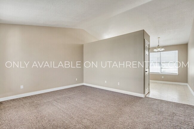 Building Photo - 3094 Burdock Dr