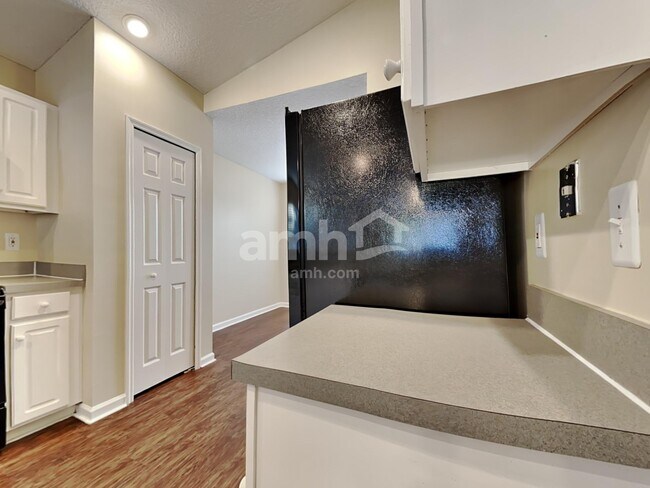 Building Photo - 8074 Shadwell Ct