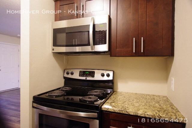 Building Photo - 6001 Barton Dr