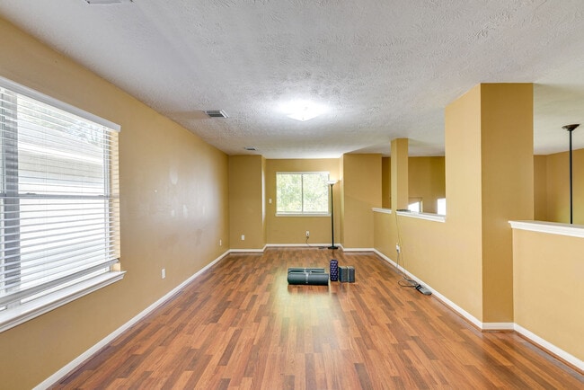 Building Photo - 16523 Terrace Hollow Ln