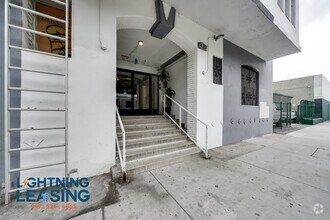 Building Photo - 1422 Flower St