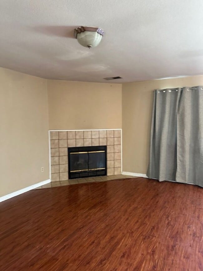 Photo - 1859 Heritage Dr House