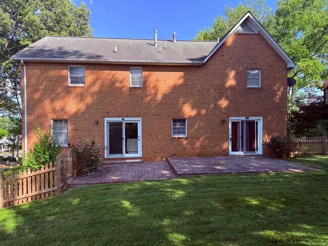Foto del edificio - 2 Story Brick Home in Johnson City