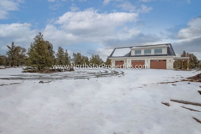 Foto del edificio - Beautiful Apartment on 5 acres in Redmond ...