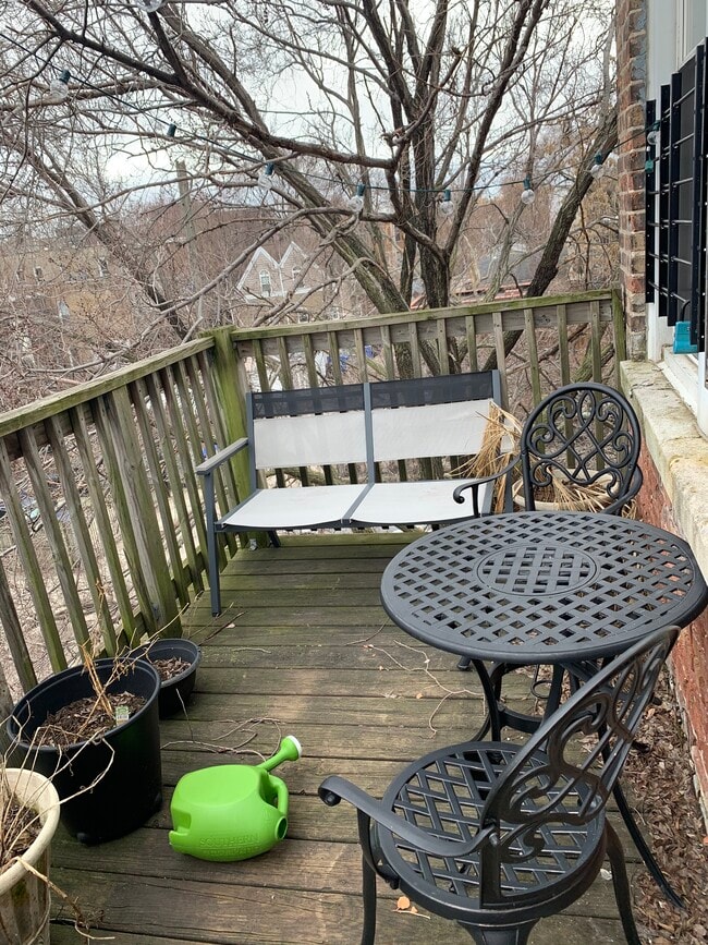 Foto del edificio - 1425 N Maplewood Ave