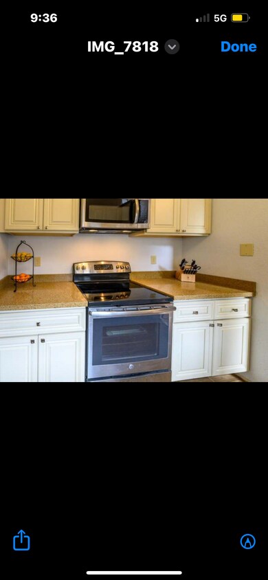 Electric stove/oven and microwave - with plenty of kitchen cabinets - 1 Appian Way