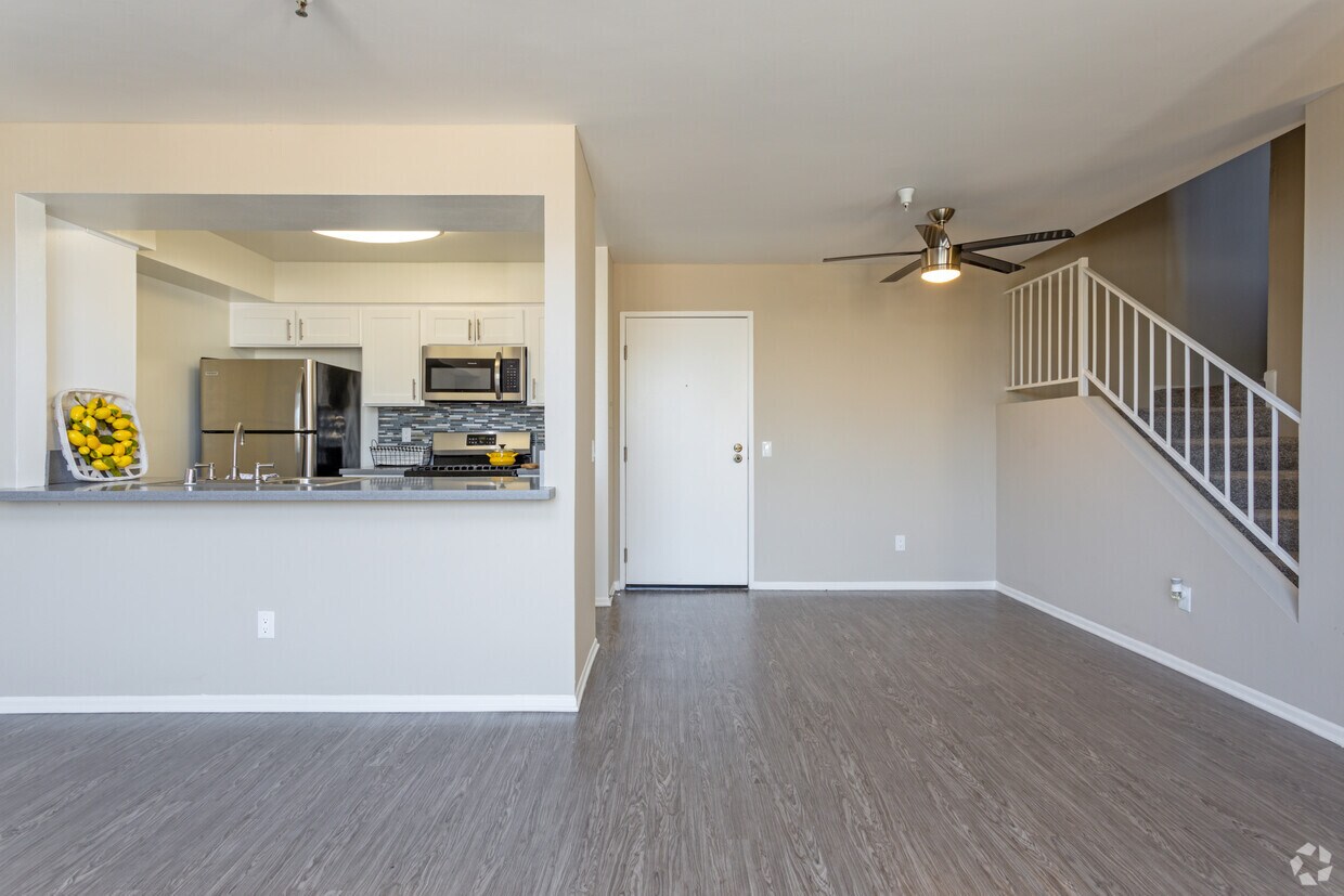 Townhomes on Emerson Apartments in Los Angeles, CA Westside Rentals