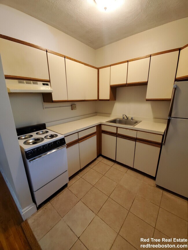 Building Photo - 1688 Beacon St