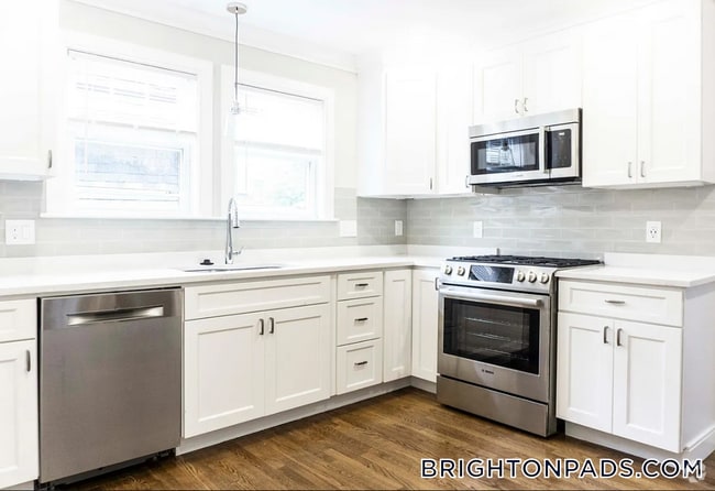 Building Photo - 25 Greycliff Rd