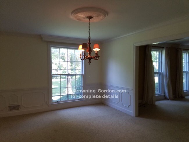 Building Photo - 1808 Kingsbury Dr