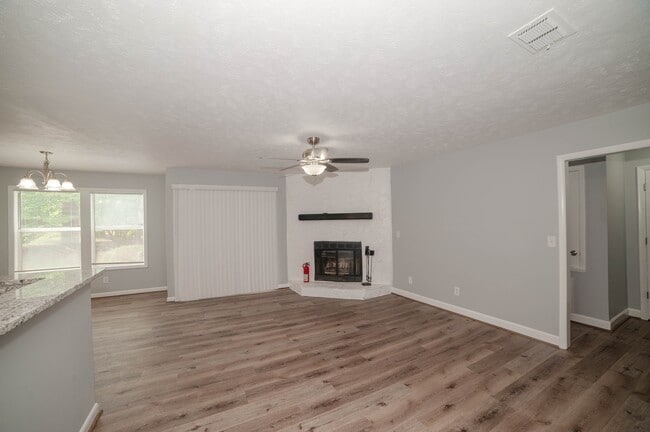 Building Photo - 1021 Wood Creek Dr