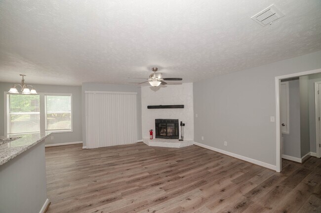 Foto del edificio - 1021 Wood Creek Dr